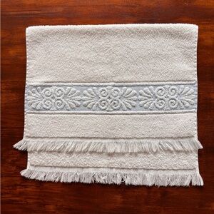 Vintage Cannon Monticello Hand Towel Santa Cruz White Sculpted 26x15